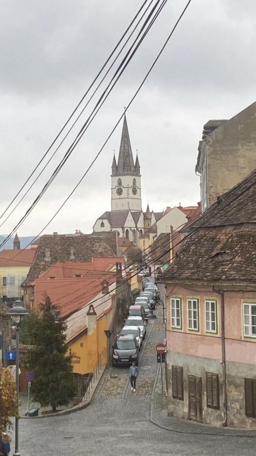 Apartament Istoric Ultracentral - With Parking Sibiu Bagian luar foto